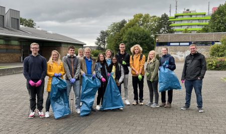 World Cleanup Day 2022 – Wir machten mit und sammelten Müll auf dem Schulgelände